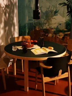 Aalto Table Round 91, Ø125 cm fra Artek