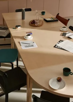 Aalto Table Square 84, 120x120 cm fra Artek