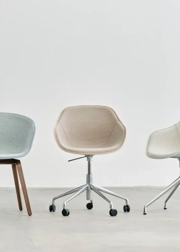 About a Chair AAC52 Forsidepolstret, sort skal fra Hay