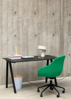 About a Chair AAC155 fra Hay