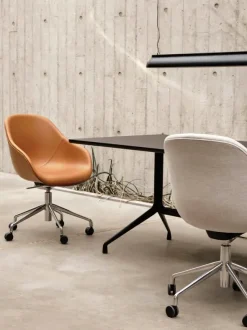 About a Chair AAC155 fra Hay