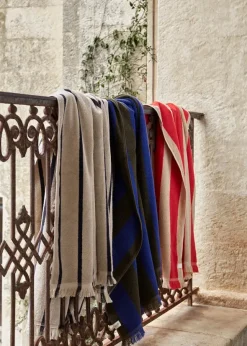 Alee Beach Towel, light camel/red fra Ferm Living