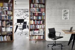 Aluminium Chair EA 119 kontorstol, sort læder fra Vitra