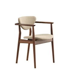 109 Armchair, valnød af Finn Juhl