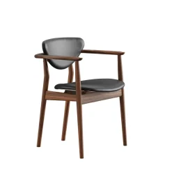 109 Armchair, valnød af Finn Juhl