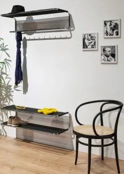 209 Armstol, sort fra Thonet