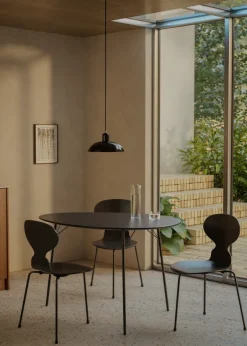 Arne Jacobsen Signatursæt: Special Edition Æggebordet m. 3 Myren Stole - Sort