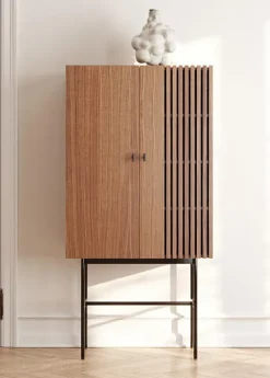 Array Highboard fra Woud