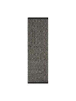 Asko Tæppe, black fra Linie Design
