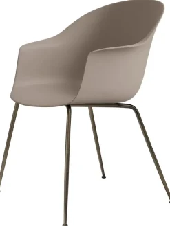 Bat spisebordsstol, conic base fra GUBI