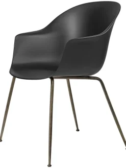 Bat spisebordsstol, conic base fra GUBI