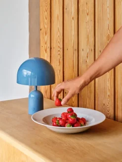 Bell portable bordlampe, Baby blue fra Tom Dixon