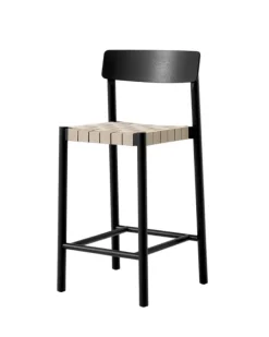 Betty TK12 counter barstol fra &Tradition