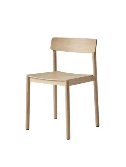 Betty TK2 Spisestol fra &Tradition