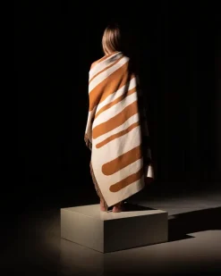Brush Plaid, tan/milk fra raawii