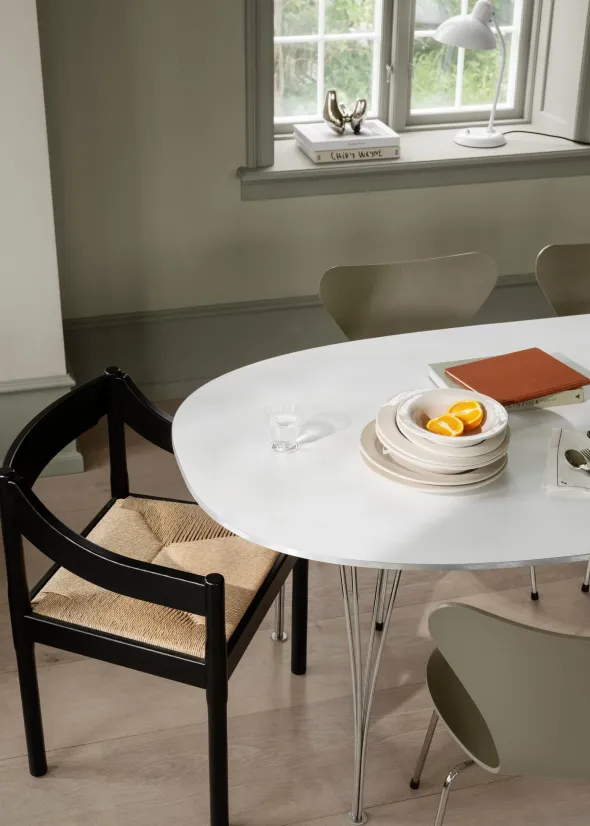 Carimate Stol, sort ask fra Fritz Hansen