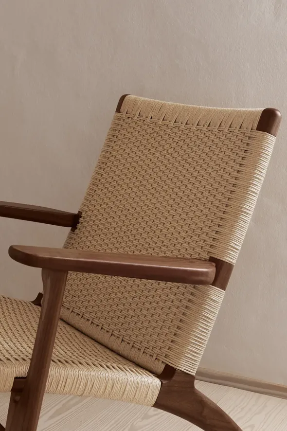 CH25 Loungestol, valnød olie af Hans J. Wegner