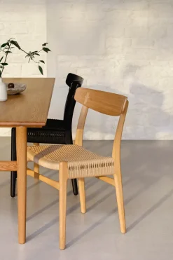 CH23 Spisestol, eg olie af Hans J. Wegner