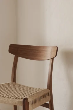 CH23 Spisestol, valnød olie af Hans J. Wegner