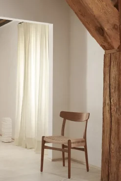 CH23 Spisestol, valnød olie af Hans J. Wegner