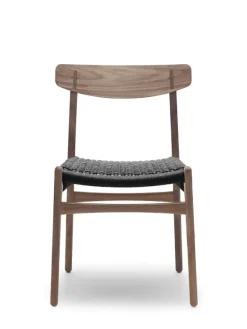 CH23 Spisestol, valnød olie med sort flet af Hans J. Wegner