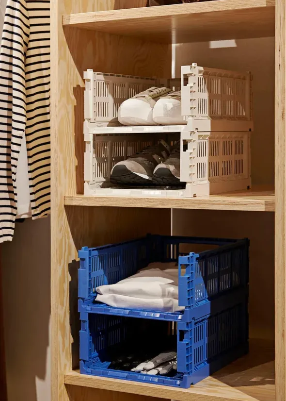 Colour crate M, electric blue fra Hay