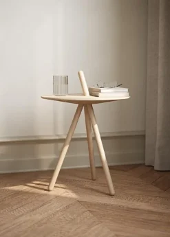 Come Here Side Table fra Woud