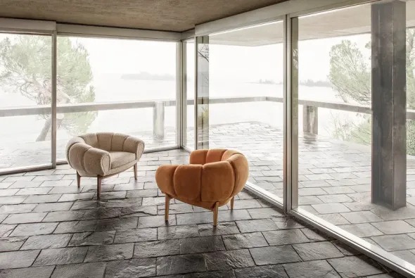 Croissant Lounge Chair, leather fra GUBI