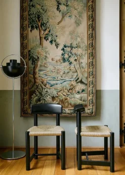 Daumiller Side Chair, black pine fra GUBI