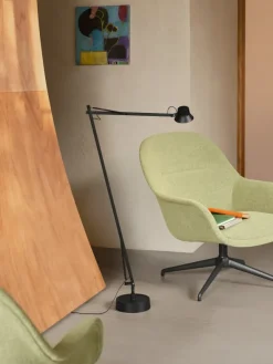 Dedicate gulvlampe, 112 cm fra Muuto