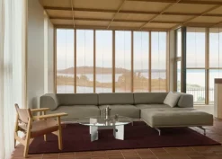 Delphi 450A, 3-personers sofa med skammel fra Fredericia Furniture