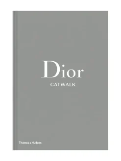 Dior Catwalk bog fra New Mags