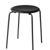 Dot skammel, sort af Arne Jacobsen