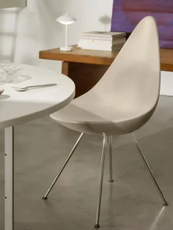 Dråben Black Edition af Arne Jacobsen