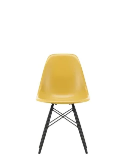 Eames Fiberglass Chair DSW, sortlakeret ahorn fra Vitra