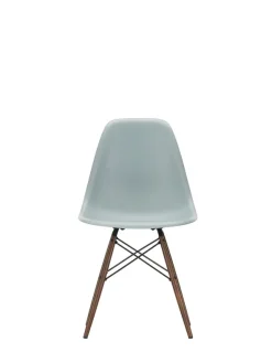 Eames Plastic Side Chair DSW, mørkbejdset ahorntræ fra Vitra