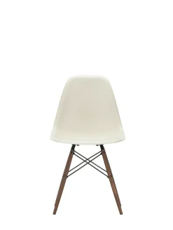 Eames Plastic Side Chair DSW, mørkbejdset ahorntræ fra Vitra
