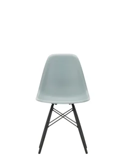 Eames Plastic Side Chair DSW, sortlakeret ahorntræ fra Vitra