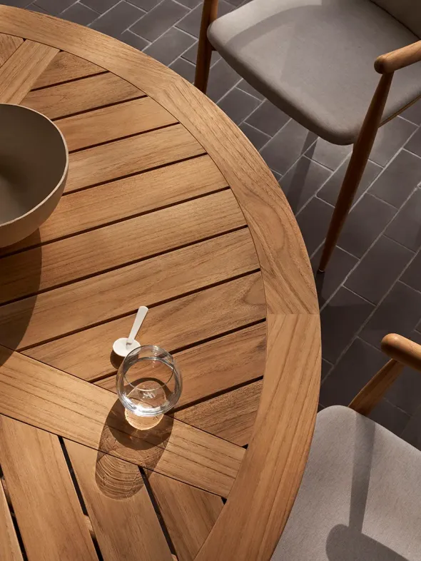 E022 Embrace havebord, Ø110 fra Carl Hansen & Søn
