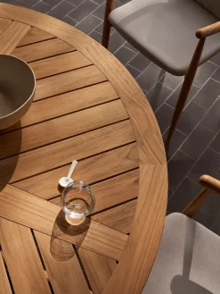 E022 Embrace havebord, Ø140 fra Carl Hansen & Søn