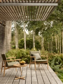 E018 Embrace udendørs loungestol fra Carl Hansen & Søn