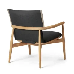 E018 Embrace udendørs loungestol fra Carl Hansen & Søn