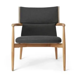 E018 Embrace udendørs loungestol fra Carl Hansen & Søn