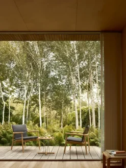 E018 Embrace udendørs loungestol fra Carl Hansen & Søn