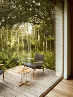 E018 Embrace udendørs loungestol fra Carl Hansen & Søn