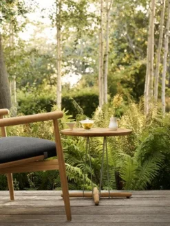 E023 Embrace udendørs sidebord, Ø48 fra Carl Hansen & Søn