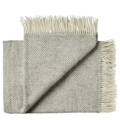 Fanø Plaid, light nordic grey fra Silkeborg Uldspinderi