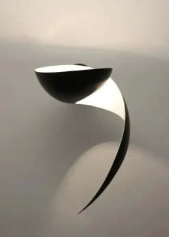 Flame Small Wall Lamp af Serge Mouille