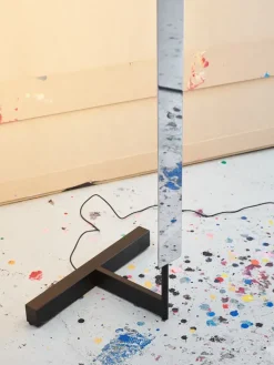 F Model gulvlampe fra Anour