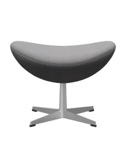 3127 Fodskammel til Ægget af Arne Jacobsen stofgr. 1
